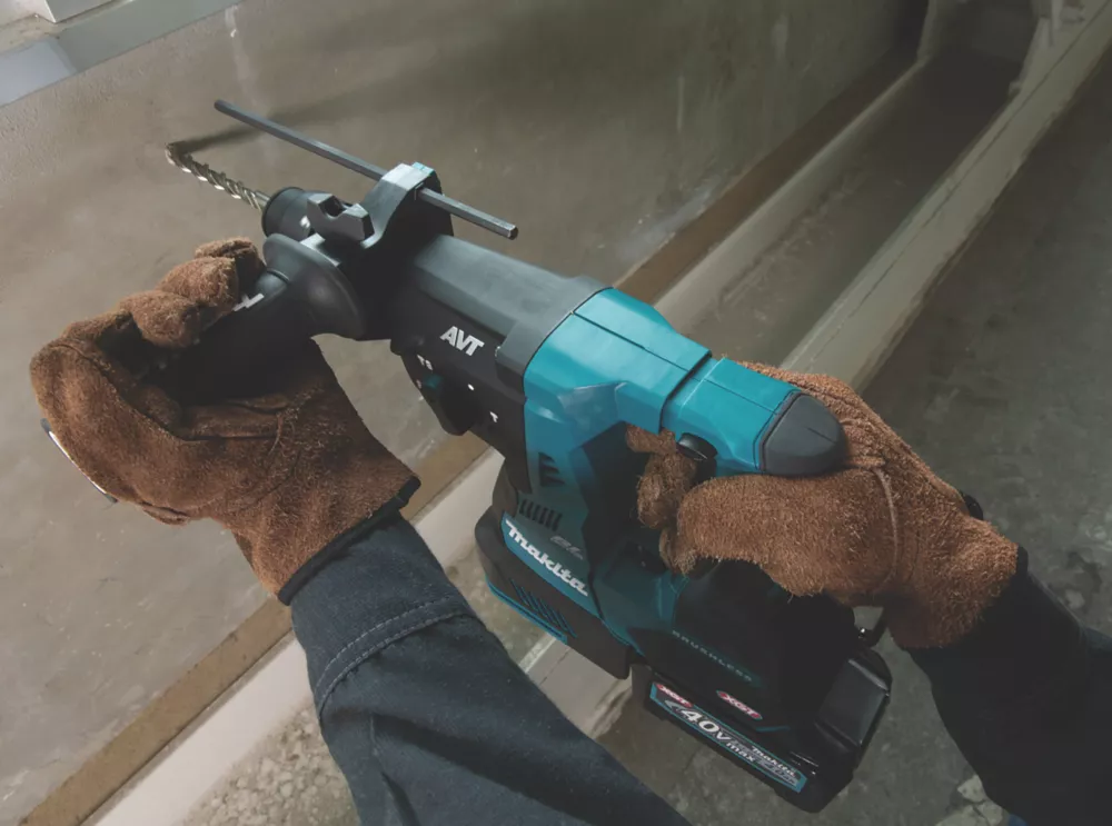 Makita HR004GZ 3.09kg 40V Li-Ion XGT Brushless Cordless SDS Plus Rotary Hammer Drill - Bare 2 Makita HR004GZ 3.09kg 40V Li-Ion XGT Brushless Cordless SDS Plus Rotary Hammer Drill - Bare - Image 2