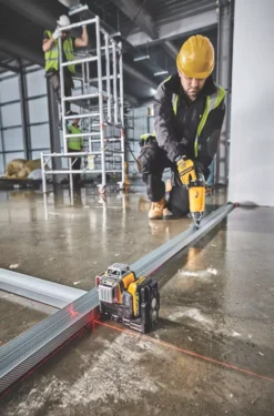 DeWalt DCE089D1R-GB 12V 1 X 2.0Ah Li-Ion XR Red Self-Levelling Multi-Line Laser -Tool Shop 517PT A3