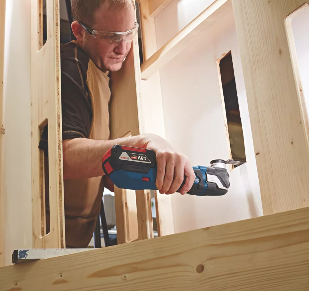 Bosch GOP 18V-28 18V 2 X 2.0Ah Li-Ion Coolpack Brushless Cordless Multi-Tool & 16 Accessories 5 Bosch GOP 18V-28 18V 2 X 2.0Ah Li-Ion Coolpack Brushless Cordless Multi-Tool & 16 Accessories - Image 5