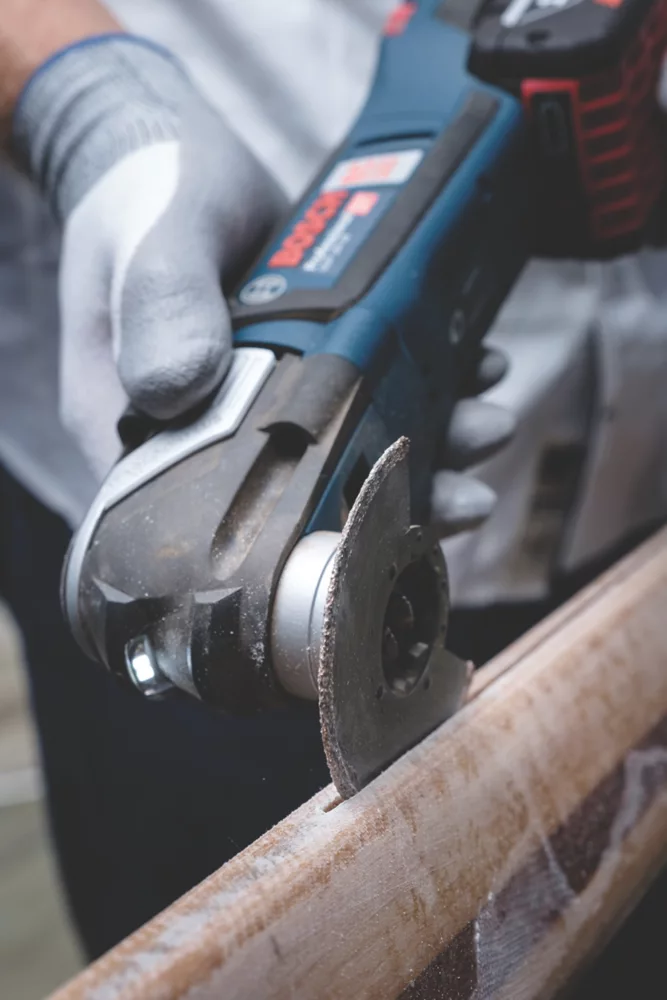 Bosch GOP 18V-28 18V 2 X 2.0Ah Li-Ion Coolpack Brushless Cordless Multi-Tool & 16 Accessories 7 Bosch GOP 18V-28 18V 2 X 2.0Ah Li-Ion Coolpack Brushless Cordless Multi-Tool & 16 Accessories - Image 7