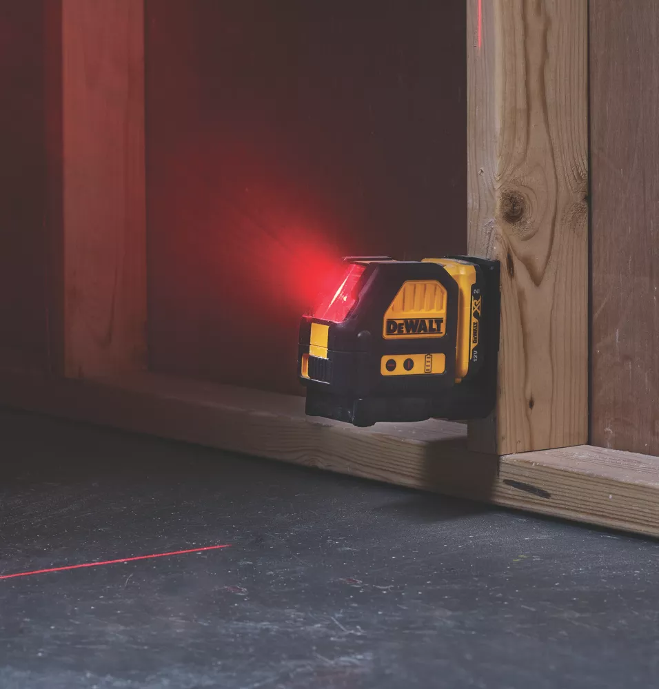 DeWalt DCE088D1R-GB 12V 1 X 2.0Ah Li-Ion XR Red Self-Levelling Cross-Line Laser Level 6 DeWalt DCE088D1R-GB 12V 1 X 2.0Ah Li-Ion XR Red Self-Levelling Cross-Line Laser Level - Image 6