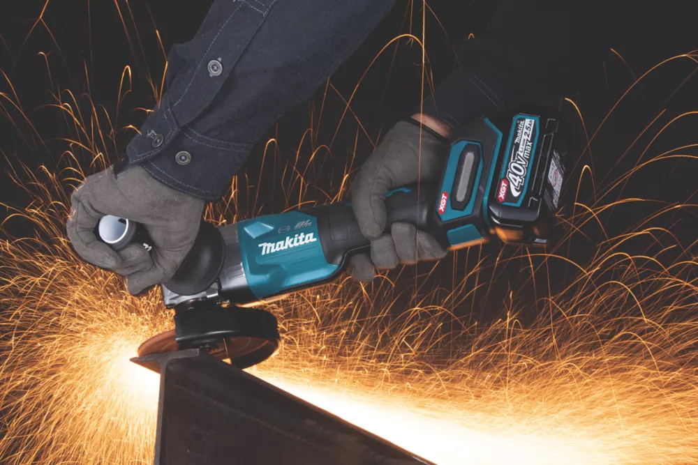 Makita GA013GD202 40V 2 X 2.5Ah Li-Ion XGT 5" Brushless Cordless Angle Grinder Kit 6 Makita GA013GD202 40V 2 X 2.5Ah Li-Ion XGT 5" Brushless Cordless Angle Grinder Kit - Image 6