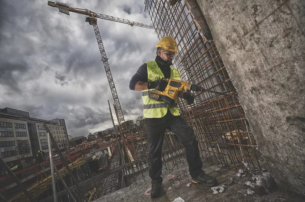 DeWalt DCH481X2-GB 5.4kg 54V 2 X 9.0Ah Li-Ion XR FlexVolt Brushless Cordless SDS Max Drill 4 DeWalt DCH481X2-GB 5.4kg 54V 2 X 9.0Ah Li-Ion XR FlexVolt Brushless Cordless SDS Max Drill - Image 4